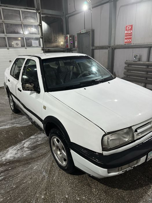 Машина volkswagen vento 1994