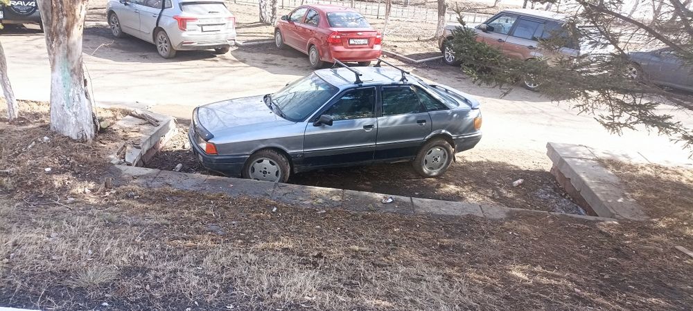 Продам ауди 80 б3.на полном ходу