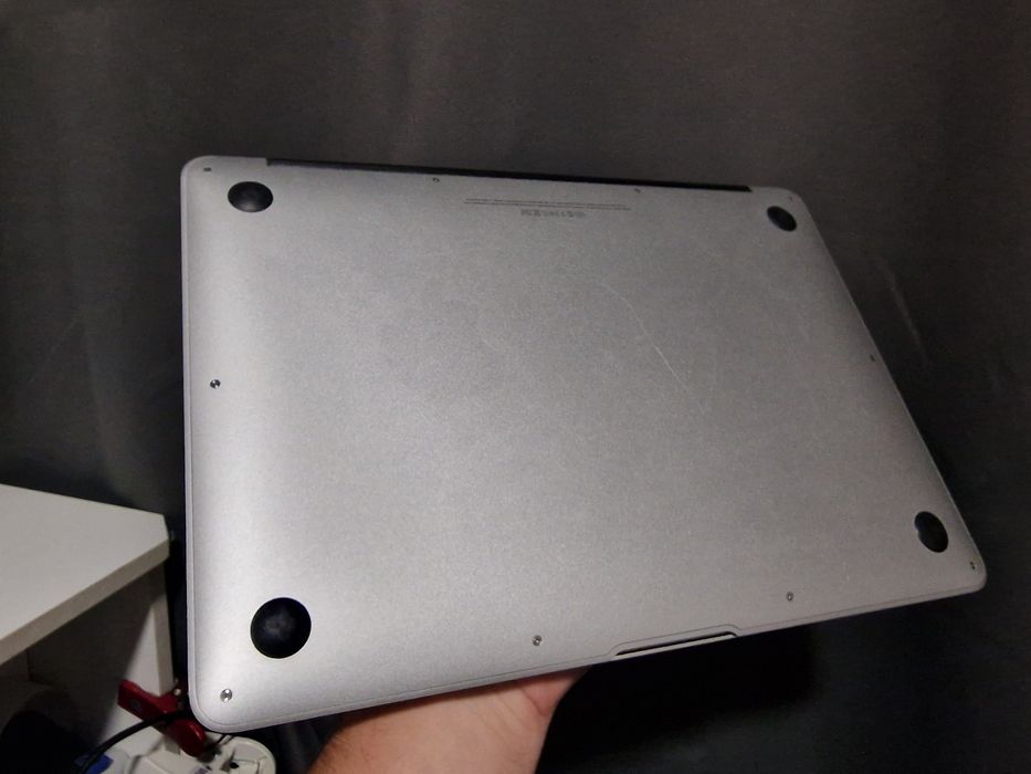 MacBook Air 13" (2014) - Intel i5 / 8GB RAM / 128GB SSD - Stare foarte bună