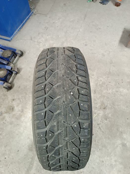 Продам шины 265/65R17