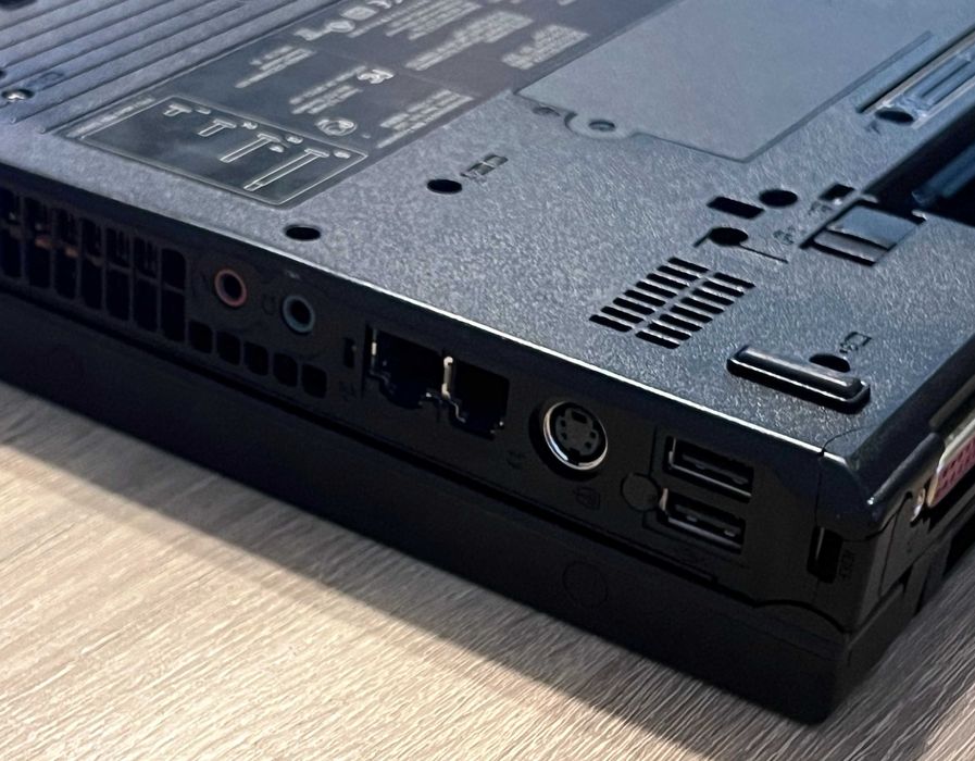 Laptop IBM ThinkPad R51 Pentium M retro paralel jocuri vechi XP