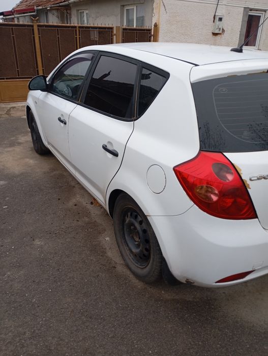 Vind urgent kia ceed 2008 1.4  benzina