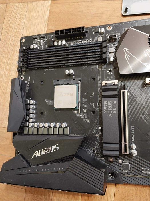 AMD Ryzen 5 5600X + Gigabyte B550 Aorus Elite