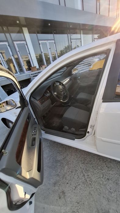 Продается Chevrolet Lacetti 2-позиция