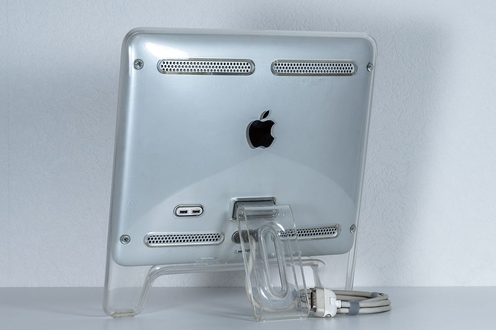 Apple Studio Display 17” ADC (M7649)