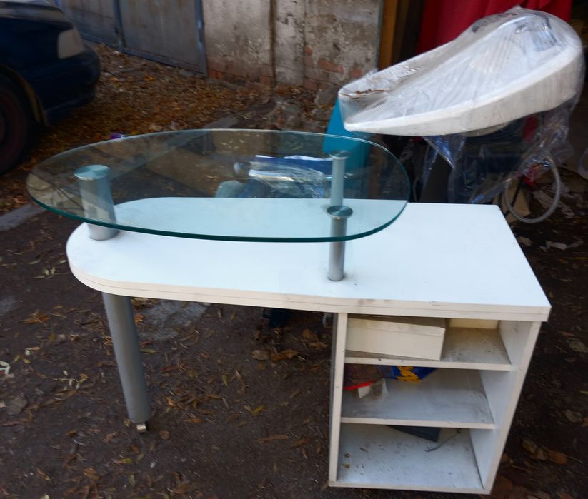 Масичка за маникюр, ноктопластика и декорация на нокти