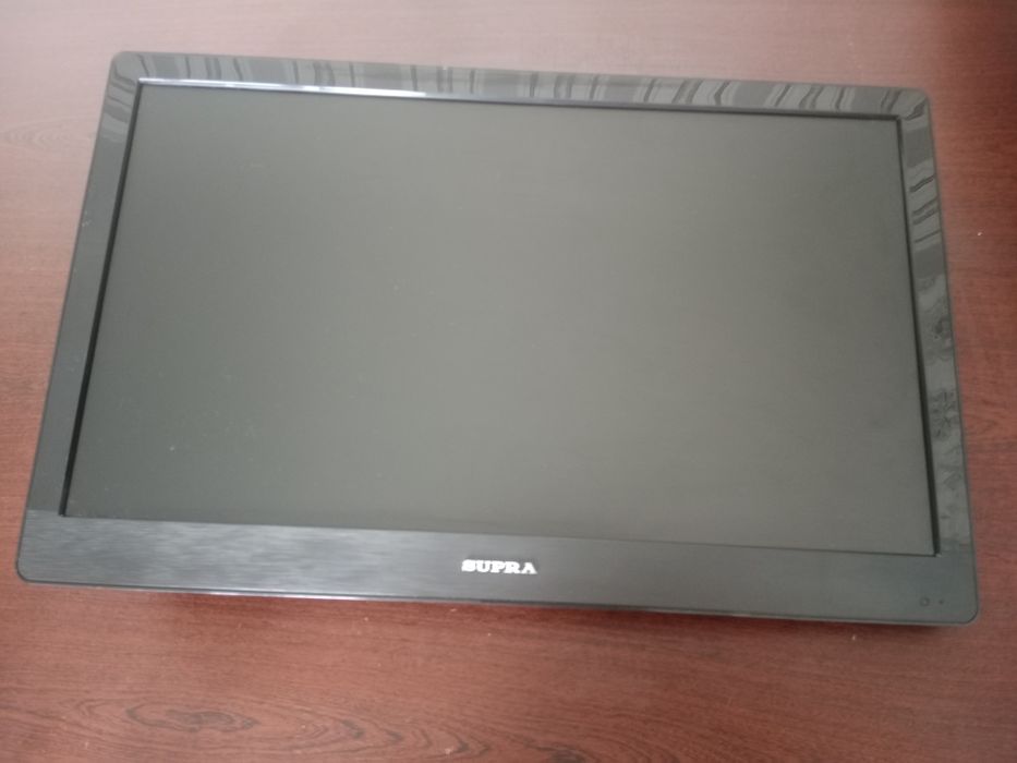 Телевизор Supra  с кронштейном