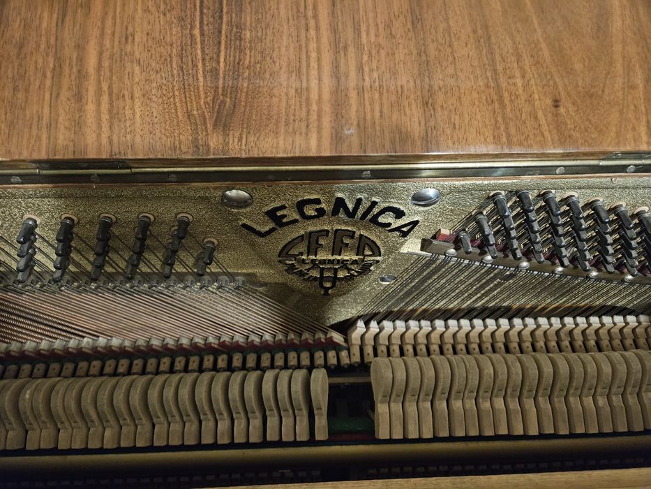 Продам пианино"legnica"