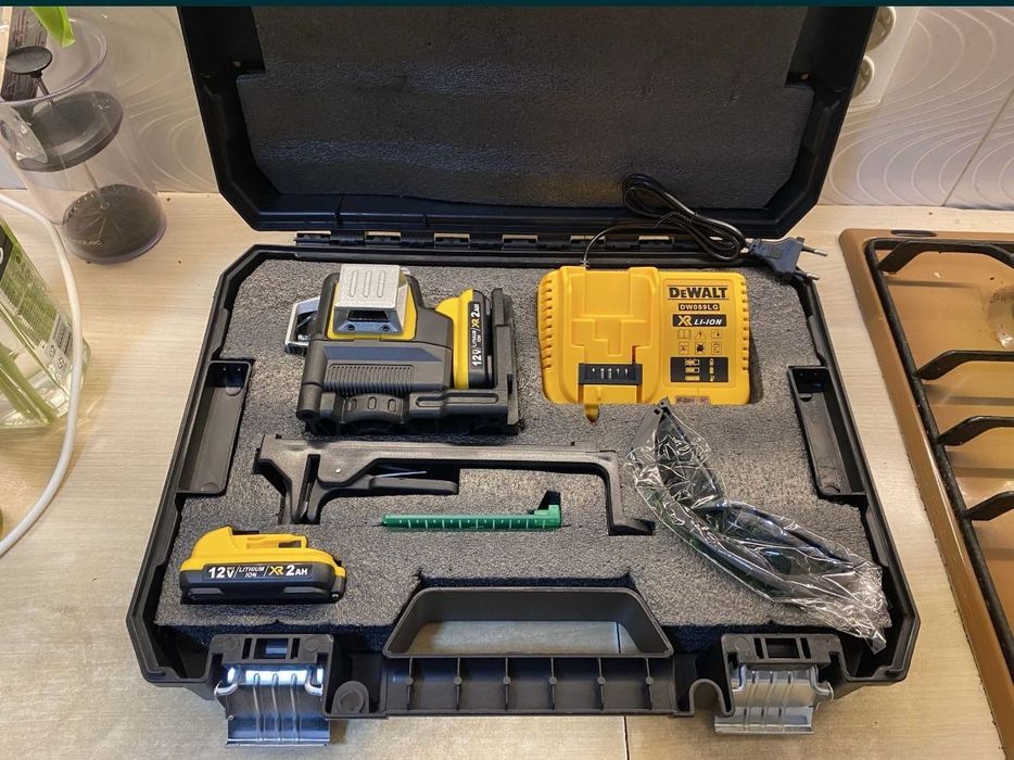 Nivela laser Dewalt 2Acumulatori 12Vsi 2Ah unghi 360° linii verzo