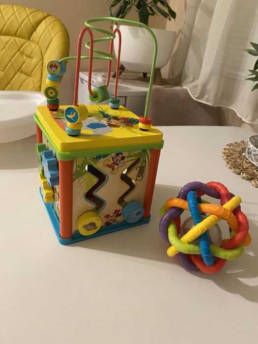 Дървен интерактивен куб