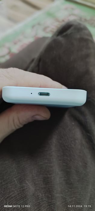 Продам повер банк для Айфона