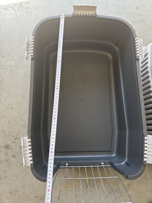 Кутия за кучета или котки