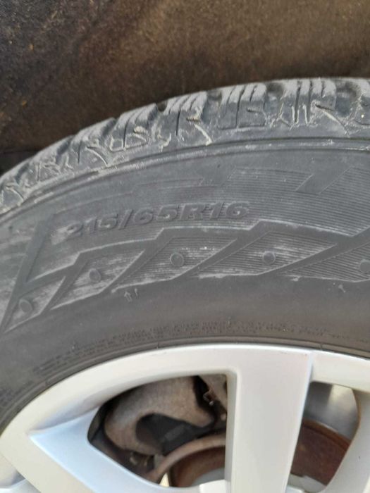 Spre vânzare 4 jante cu anvelope ( iarnă-vară) dimensiuni 215/65/R16