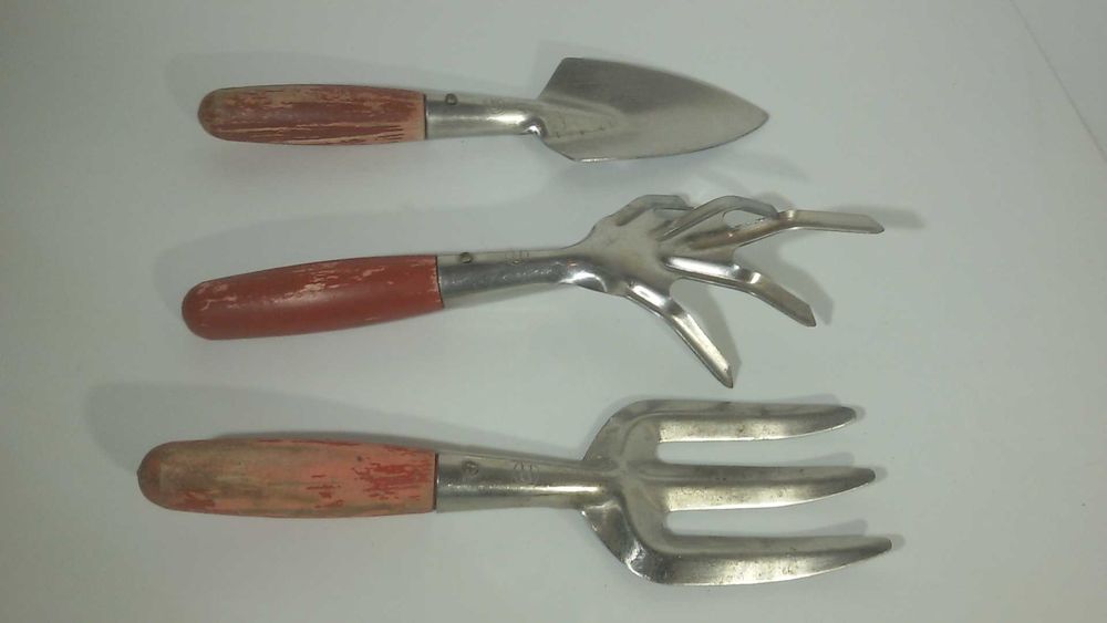 3 ретро градински инструмента