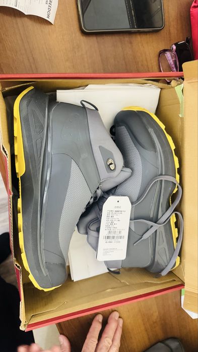 Продам кросовки Humtto