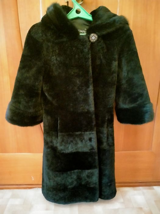 Шуба мутон. Рукава и капюшон норка