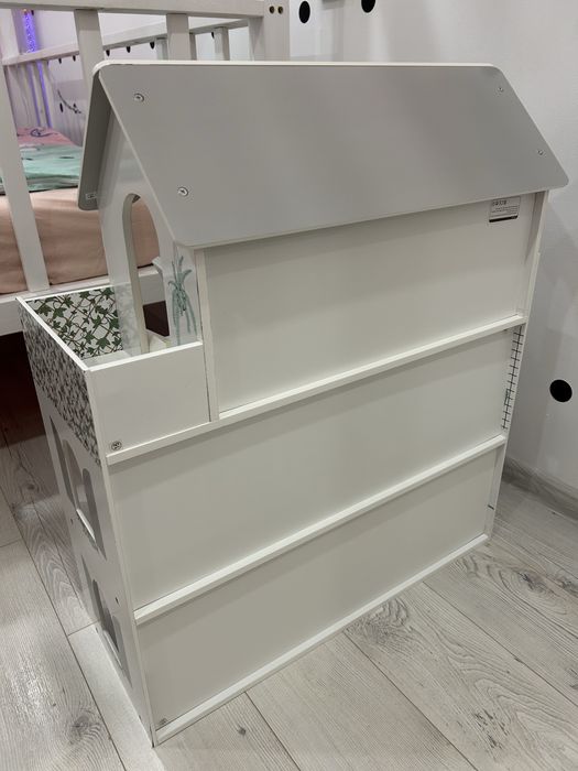 Дървена къща за кукли