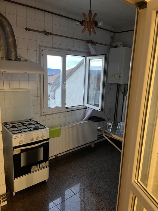 Inchiriez apartament 3 camere craiovita langa promenada