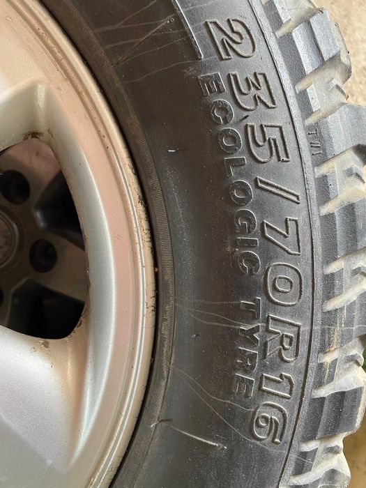 vand 4 jante cu anvelope Kia Sorento 2002-2009 si pentru alte marci