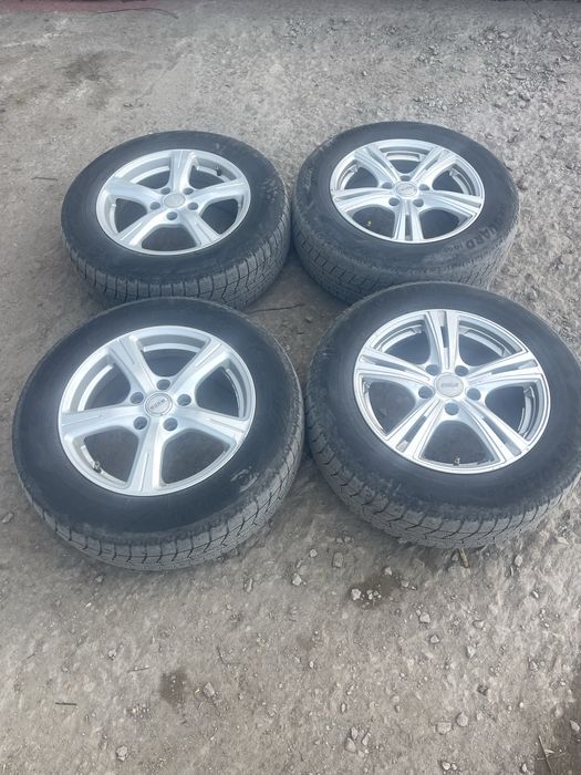 Продам титановые диски с шинами всесезонные