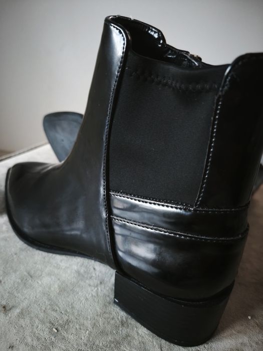 Ghete ciocate Bershka mărimea 40