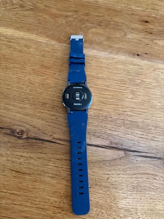 Смарт часовник Garmin Vivoactive 4