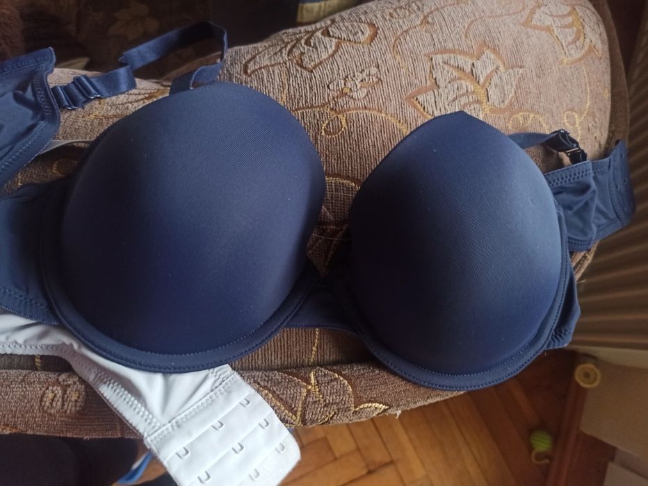 Сутиени 2 броя за 6 евро