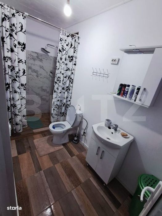 Casa de vanzare, 6 camere, 535 mp, zona Varias