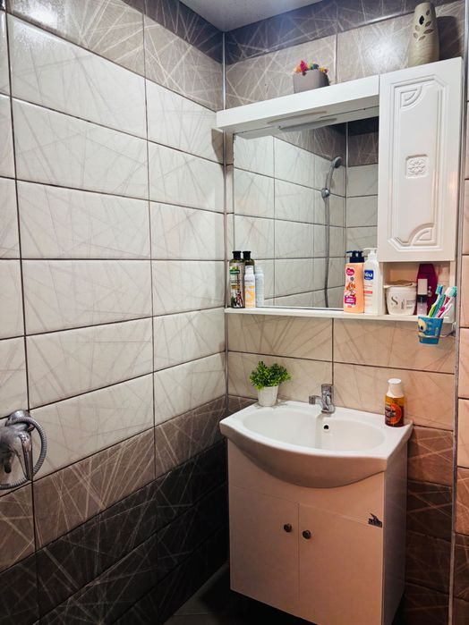 Продава се Тристаен апартамент в Чирпан - 64 кв.м за 957 €/кв.м - Снимка #9