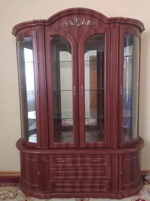 Huvaydo Mebel 2009 brend spalniy komplekt + Stenka