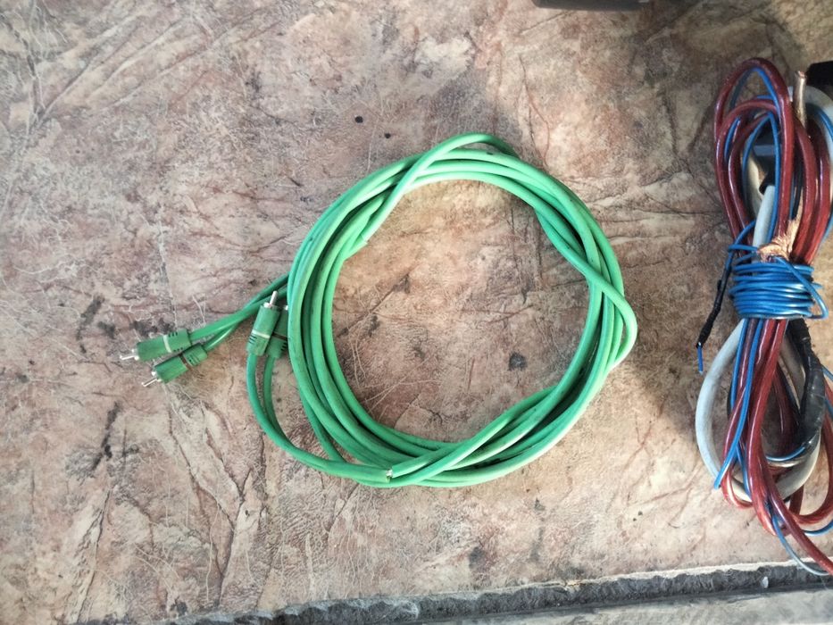 Продается автомобильный саббуфер