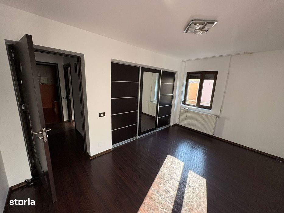 Vilă Duplex Impresionantă | 420 Mp | 12 Camere | Garaj Dublu