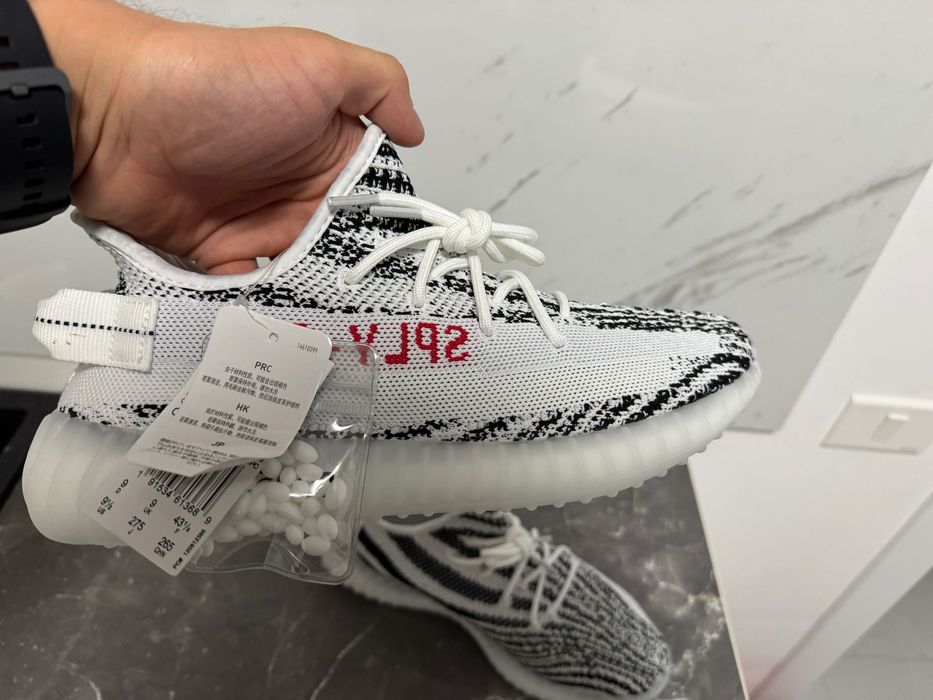 Adidasi Yeezy Boost 350 V2 Zebra - marimi 42-44 - noi, cu eticheta