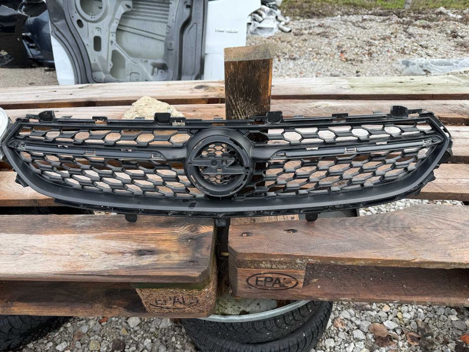 Решетка Opel Corsa F