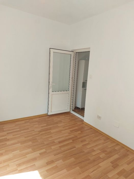 Vând Garsonieră zona Mall  Vitan
