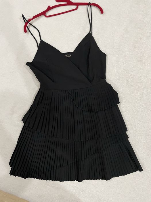 Платье на тонких бретелях