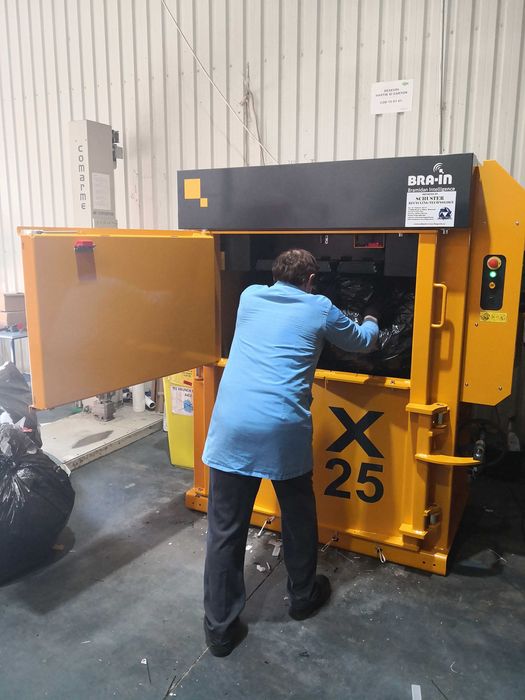 Presa de balotat deseuri