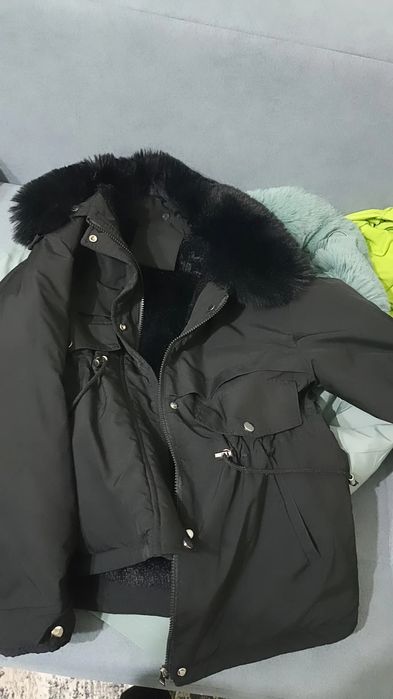 Qishlik kurtka sotiladi