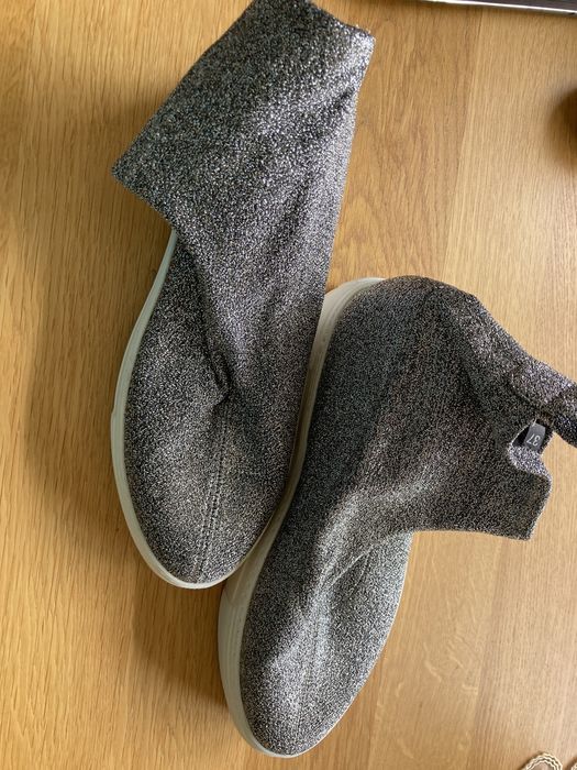 Pantofi sport argintiu-sclipicios noi 37