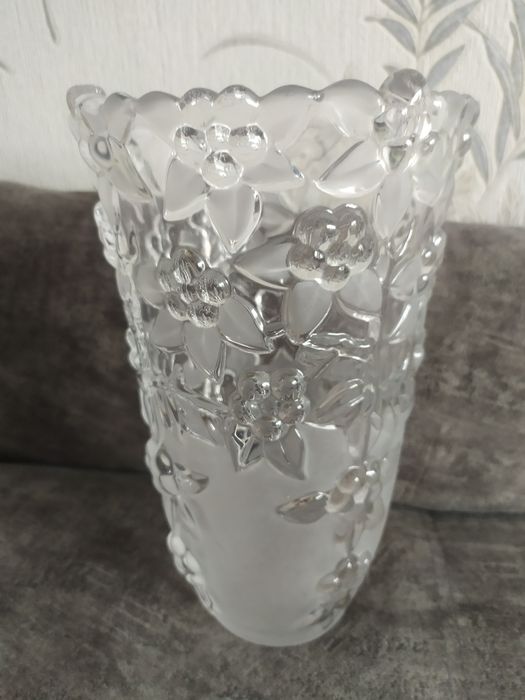 Продам красивую вазу