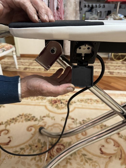 Продам гладильную доску Delonghi ADS 3600