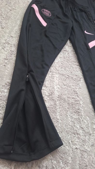 Compleu psg cu eticheta