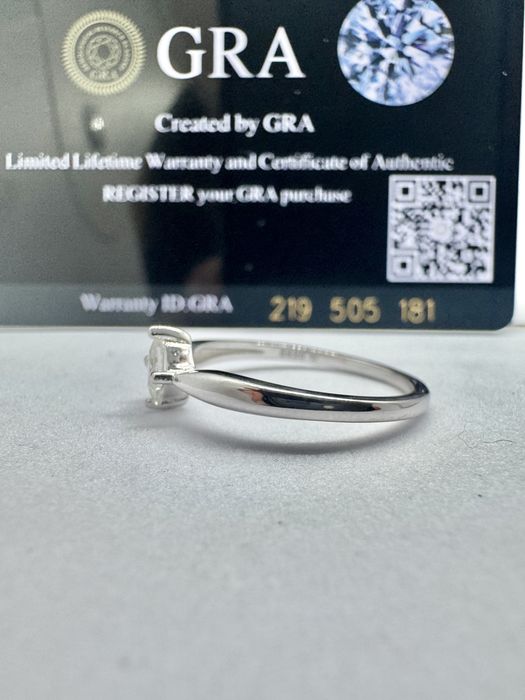 Сребърен пръстен с мойсанит (Диамант) 0.4 карата