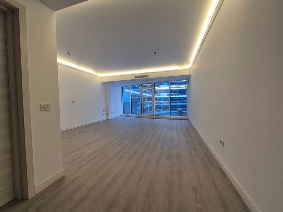 White Titanic Mamaia, 55 mpc, etaj 4, vedere la mare + loc de parcare