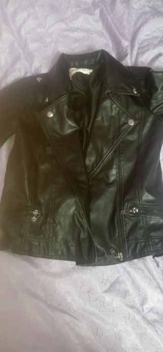 Продам куртку на девочку