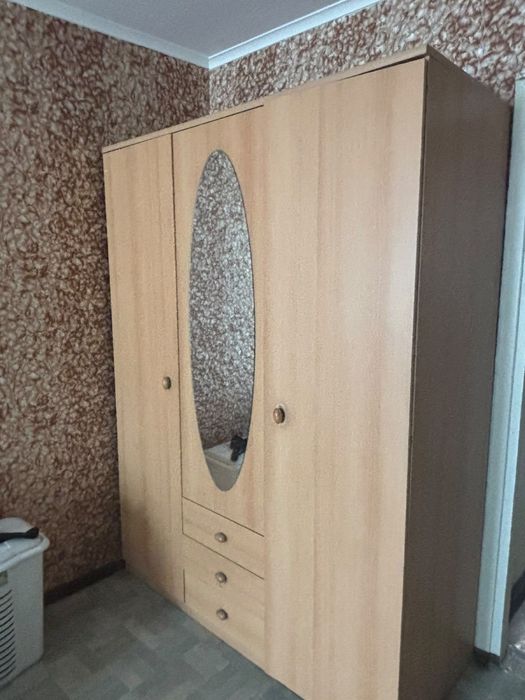 Продам срочно шкаф