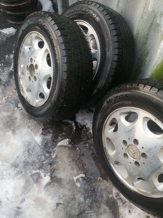 Продам  резиной без Дисков 15r