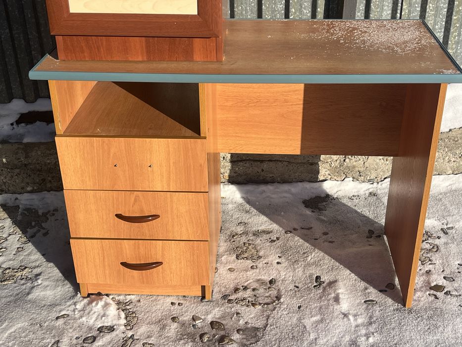 Продам стол для учебы т.д