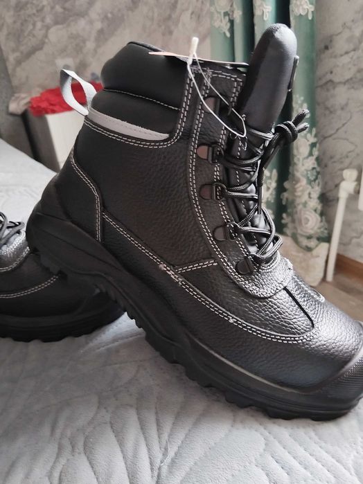 Специльный обувь