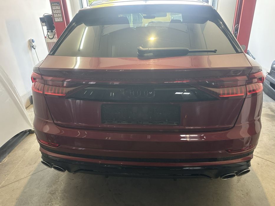 Audi SQ8 4.0 TFSI 507 k.c. на части.
